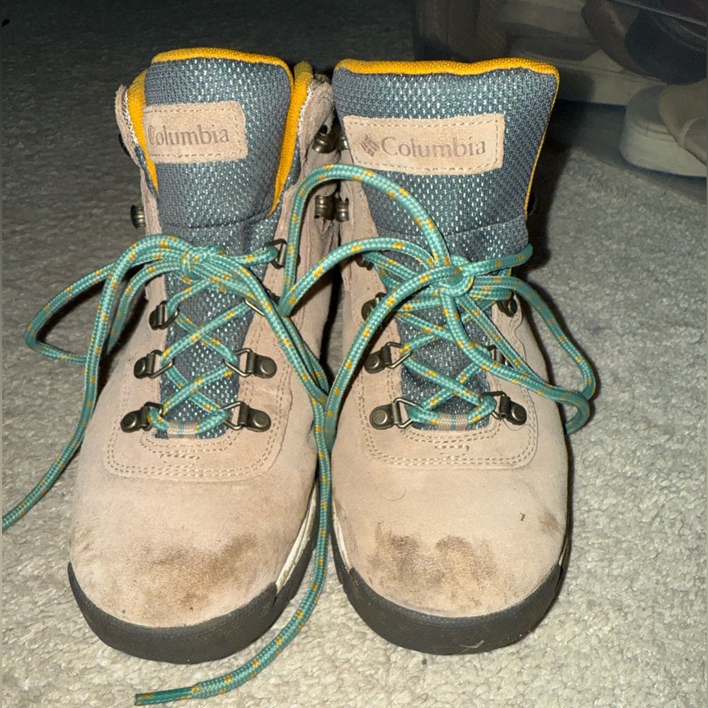 Columbia Tan Hiking Boots with Teal Accents